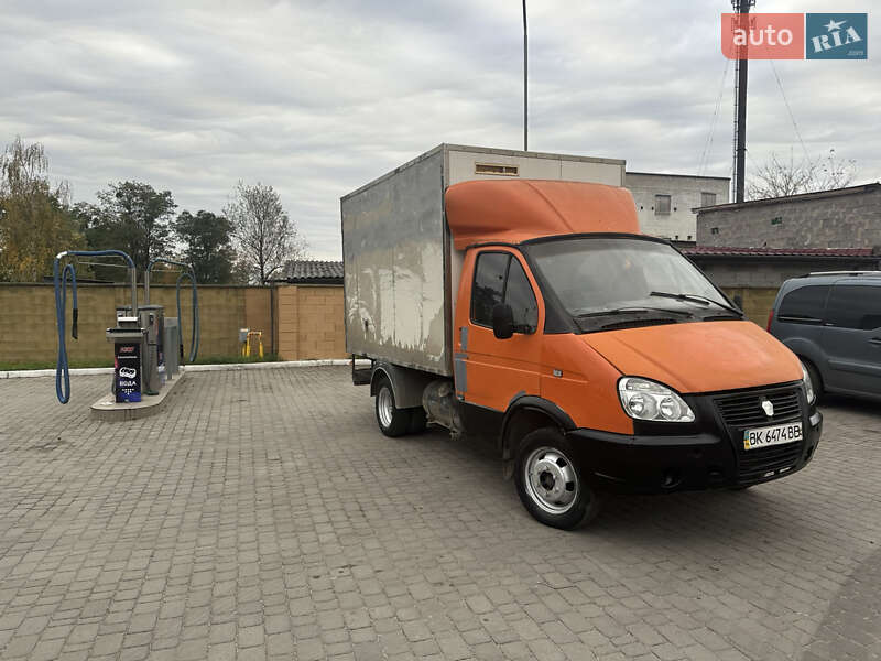 Вантажний фургон ГАЗ 3302 Газель 2004 в Сарнах