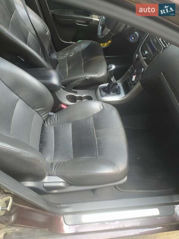 Седан Geely Emgrand 7 (EC7) 2013 в Дніпрі