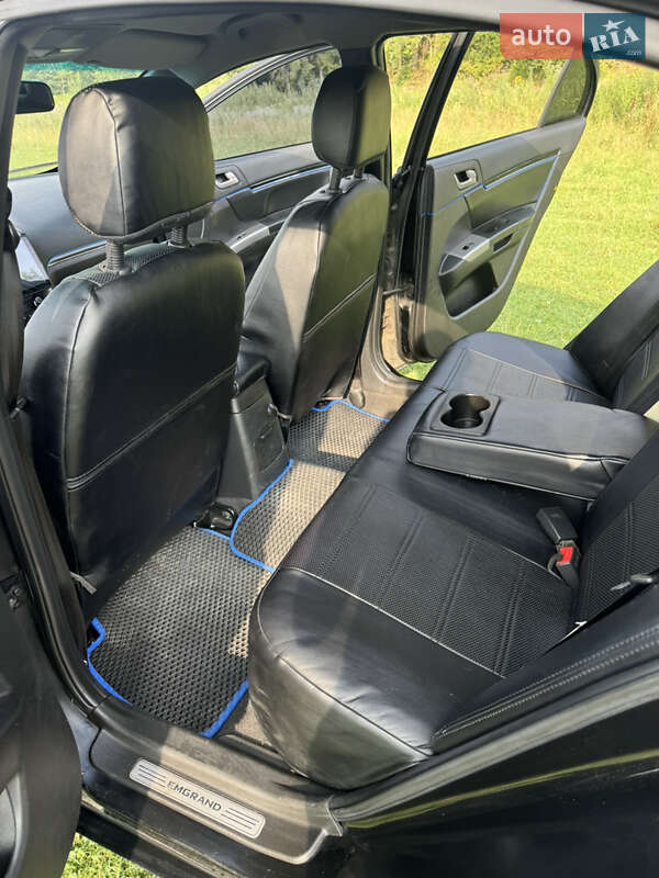 Седан Geely Emgrand 7 (EC7) 2013 в Надворной