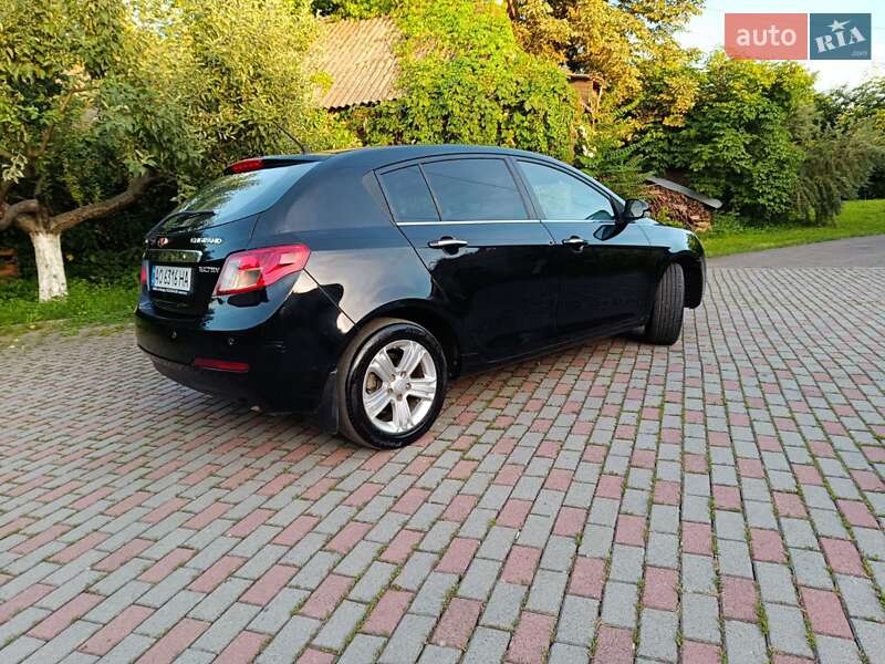 Хетчбек Geely Emgrand 7 (EC7) 2012 в Мукачевому