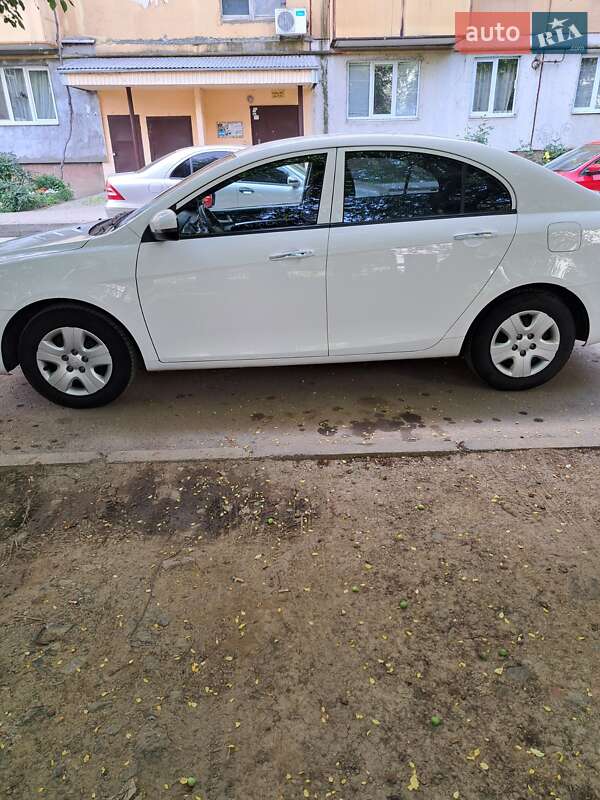 Седан Geely Emgrand 7 (EC7) 2016 в Ужгороде