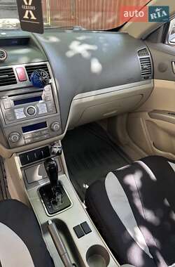 Хетчбек Geely Emgrand 7 (EC7) 2012 в 
