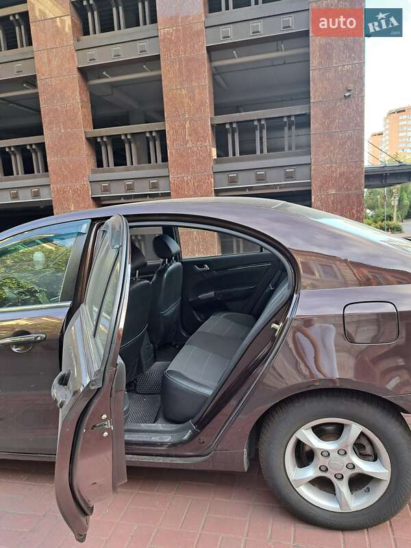 Седан Geely Emgrand 7 (EC7) 2013 в Дніпрі