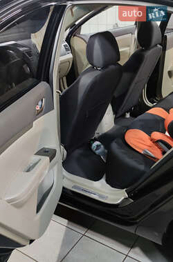 Седан Geely Emgrand 7 (EC7) 2011 в 