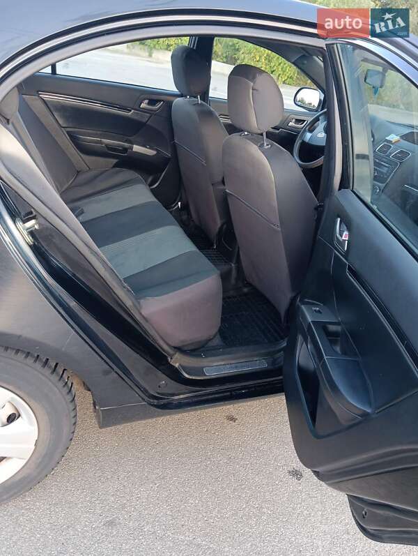 Седан Geely Emgrand 7 (EC7) 2013 в Бучі
