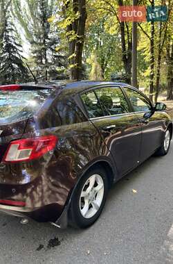 Хетчбек Geely Emgrand 7 (EC7) 2013 в 