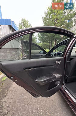 Седан Geely Emgrand 7 (EC7) 2012 в 