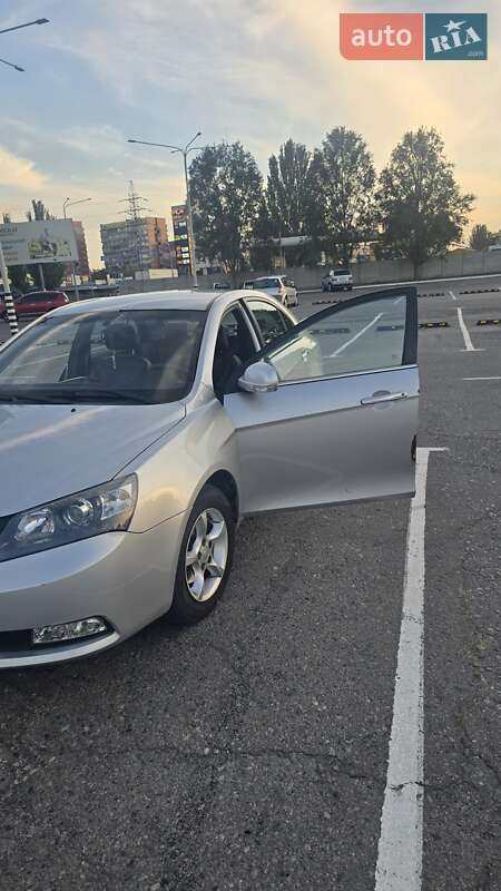Седан Geely Emgrand 7 (EC7) 2013 в Дніпрі