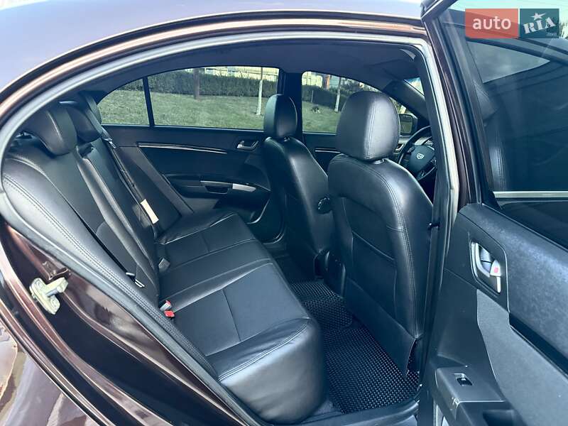 Седан Geely Emgrand 7 (EC7) 2013 в Чернівцях