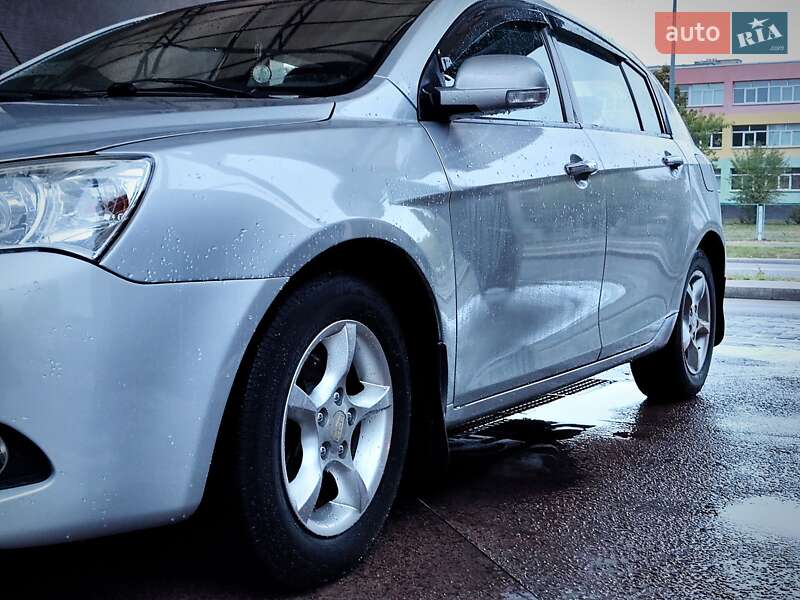 Хэтчбек Geely Emgrand 7 (EC7) 2011 в Киеве