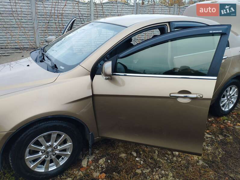 Седан Geely Emgrand 7 (EC7) 2012 в Краснограді