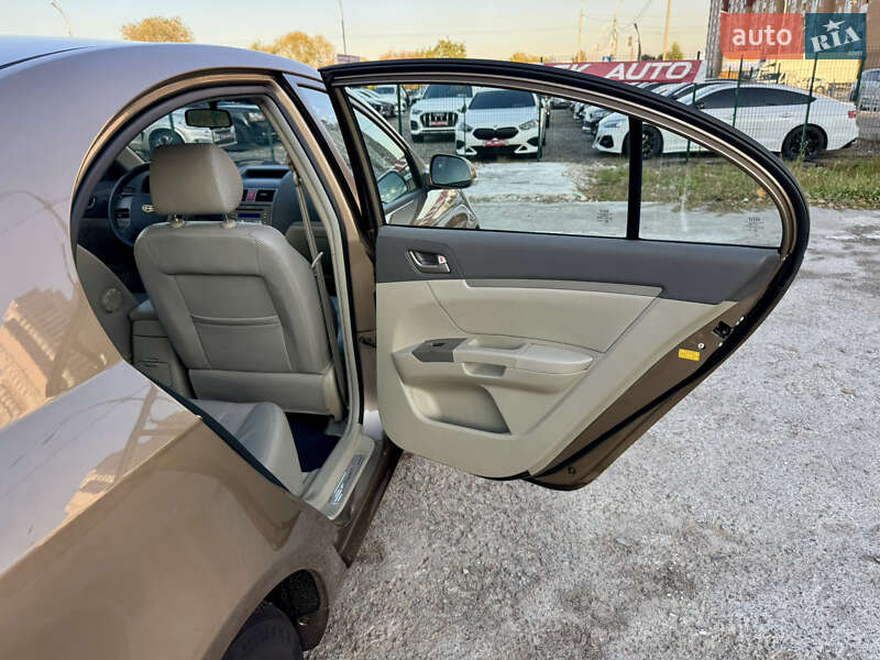 Седан Geely Emgrand 7 (EC7) 2012 в Киеве