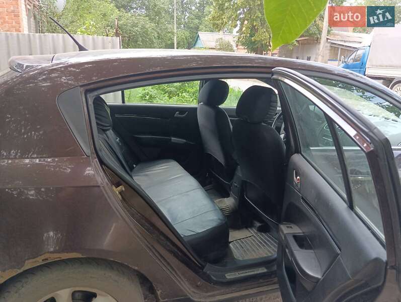 Хэтчбек Geely Emgrand 7 (EC7) 2012 в Славянске