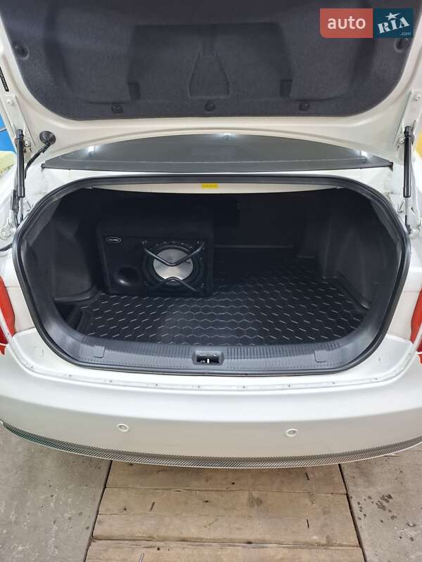 Седан Geely Emgrand 8 (EC8) 2014 в Александрие