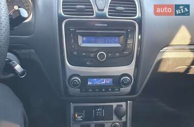 Хэтчбек Geely Emgrand EC7-RV 2012 в 