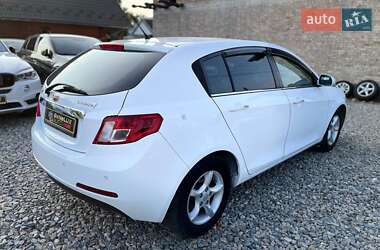Хэтчбек Geely Emgrand EC7-RV 2013 в 