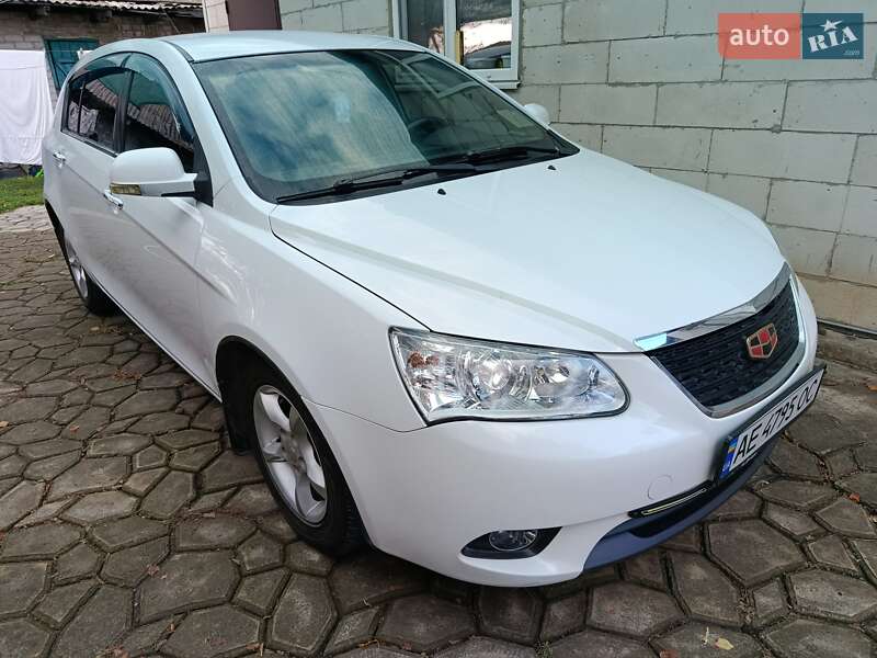 Хетчбек Geely Emgrand EC7-RV 2012 в 