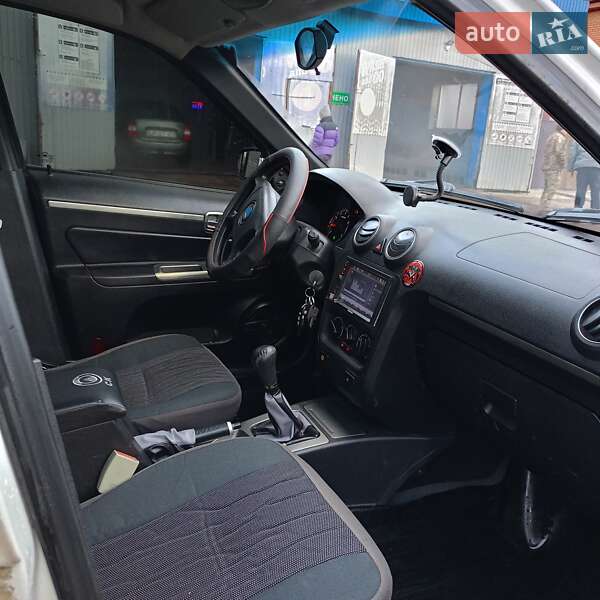 Хэтчбек Geely MK-2 2009 в Попельне