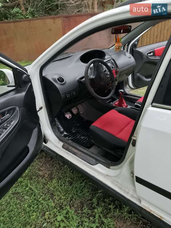 Хэтчбек Geely MK Cross 2014 в Ромнах