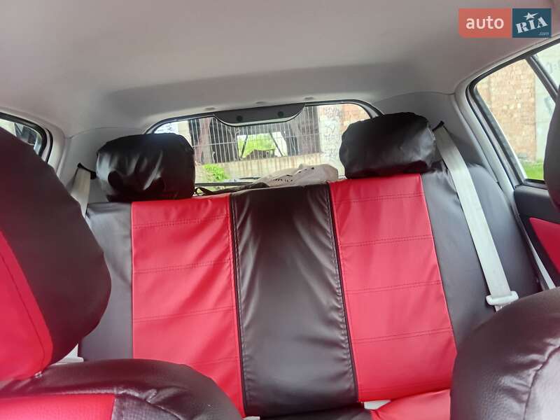 Хэтчбек Geely MK Cross 2012 в Черновцах