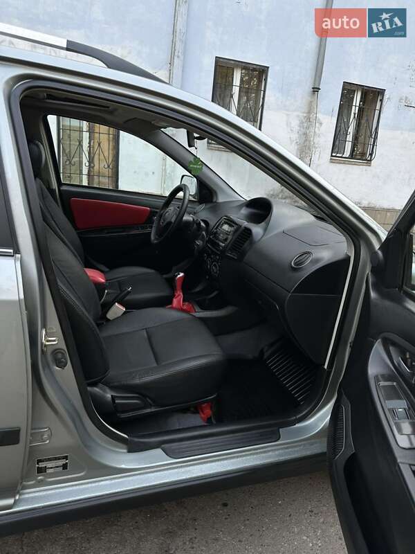 Хэтчбек Geely MK Cross 2013 в Кривом Роге