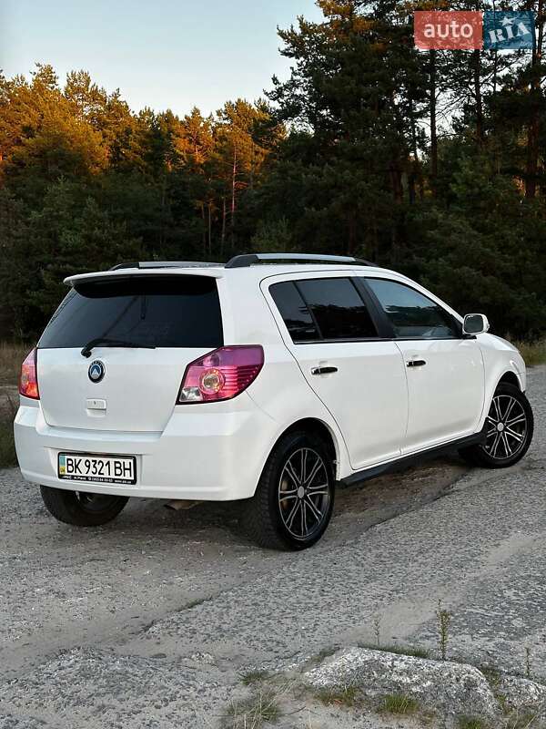 Хэтчбек Geely MK Cross 2013 в Остроге