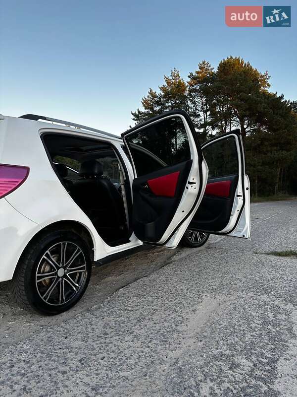 Хэтчбек Geely MK Cross 2013 в Остроге