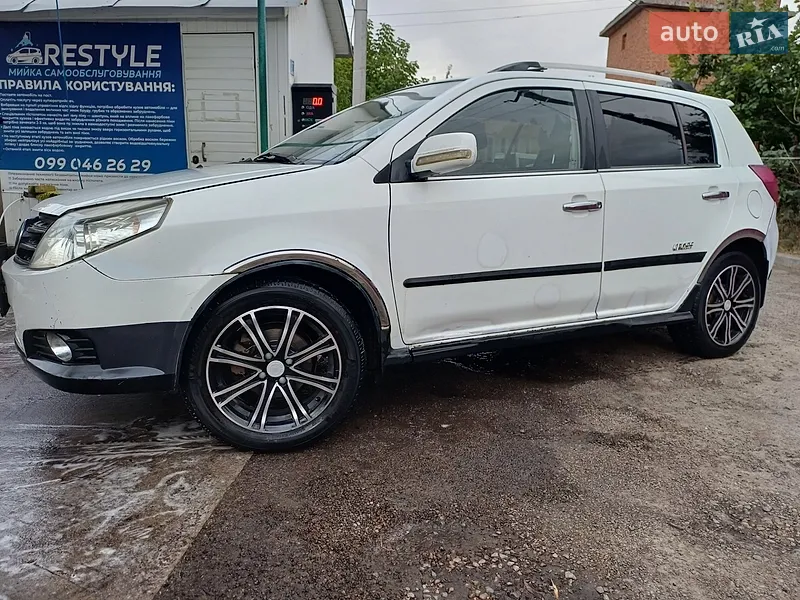 Geely MK Cross 2013