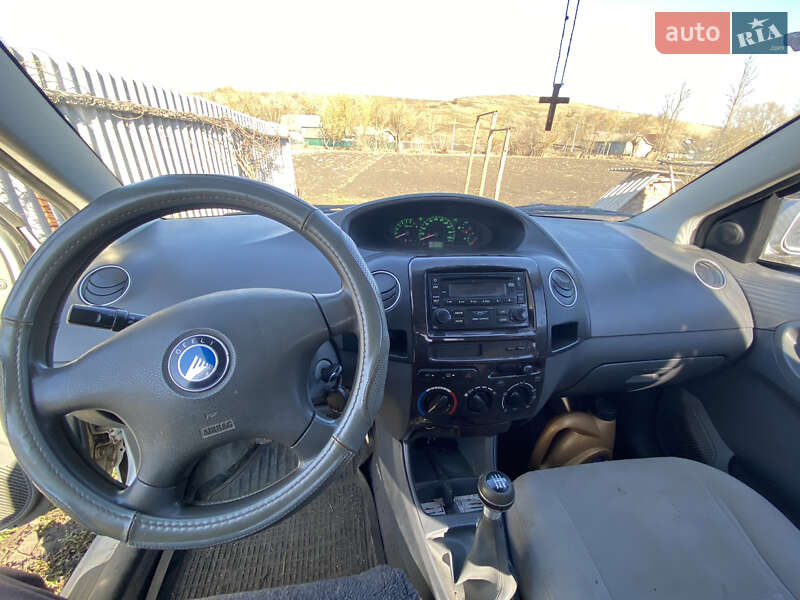 Седан Geely MK 2009 в Обертине