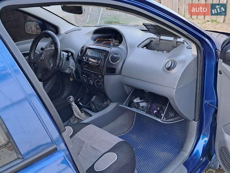 Седан Geely MK 2008 в Дерно