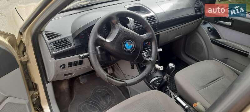 Седан Geely MR 2008 в Владимирце
