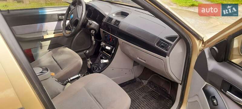 Седан Geely MR 2008 в Владимирце