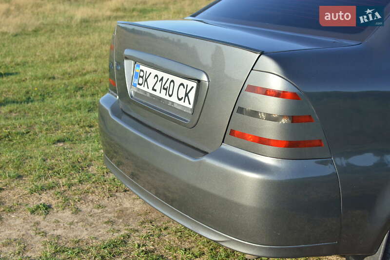 Седан Geely MR 2009 в Заречном