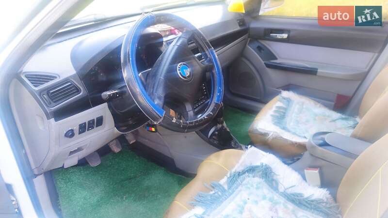 Седан Geely MR 2008 в Новоселиці