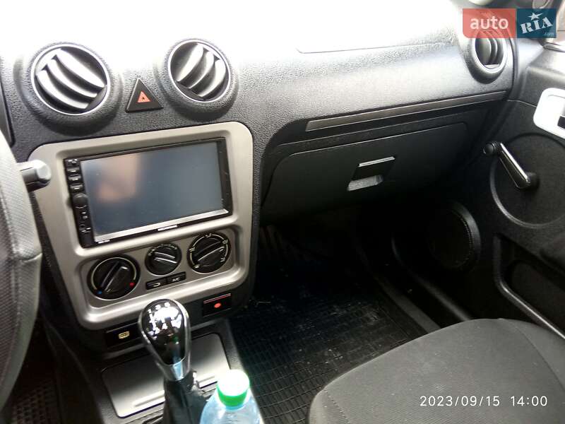 Седан Geely MR 2013 в Львове