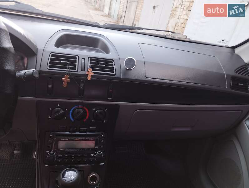 Седан Geely MR 2007 в Кременці
