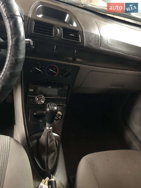 Хэтчбек Geely MR 2008 в Черновцах