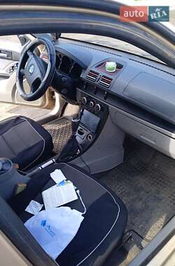 Хэтчбек Geely MR 2008 в 