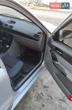 Хэтчбек Geely MR 2008 в 