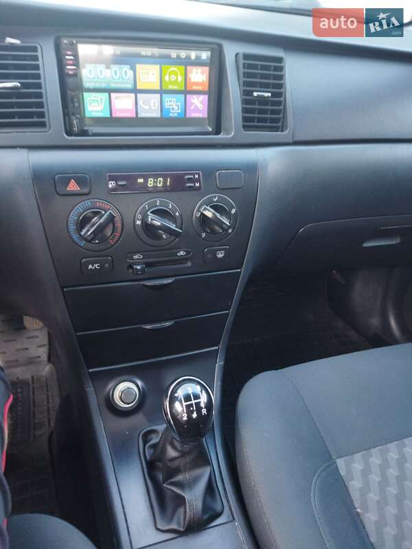 Седан Geely SL 2011 в Бабинцам
