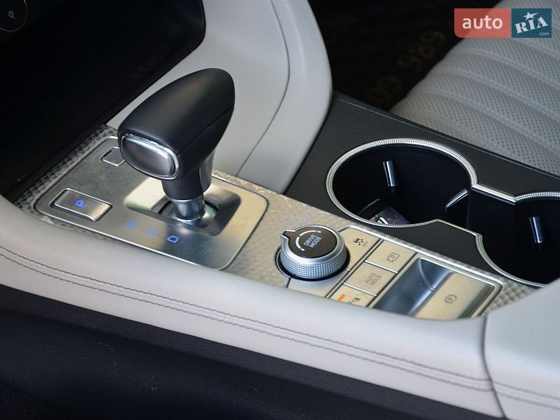 Седан Genesis G70 2023 в Киеве