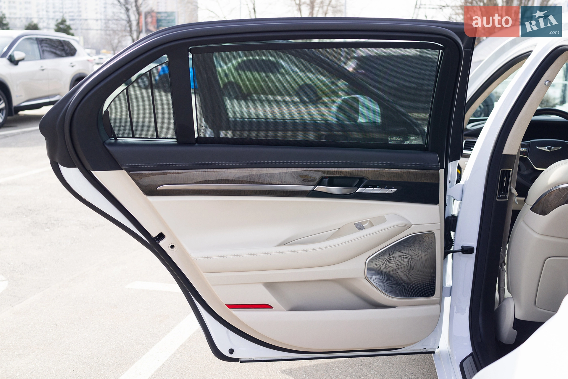 2018 Genesis G90 - мініатюра 18