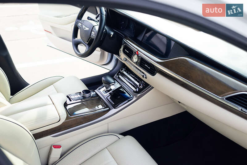 Седан Genesis G90 2018 в Киеве