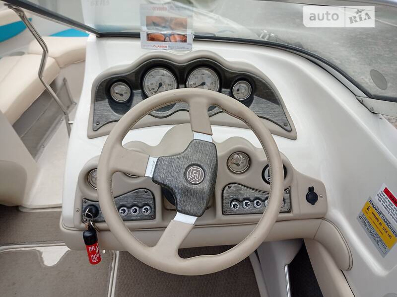 Моторна яхта Glastron Glastron 2003 в Василькові