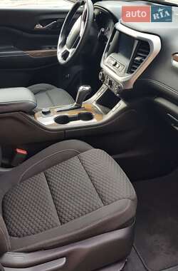 Внедорожник / Кроссовер GMC Acadia 2017 в 