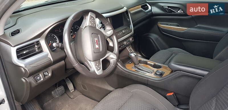 Позашляховик / Кросовер GMC Acadia 2017 в Львові