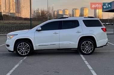 Внедорожник / Кроссовер GMC Acadia 2016 в 