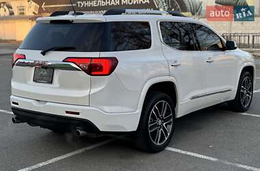 Внедорожник / Кроссовер GMC Acadia 2016 в 