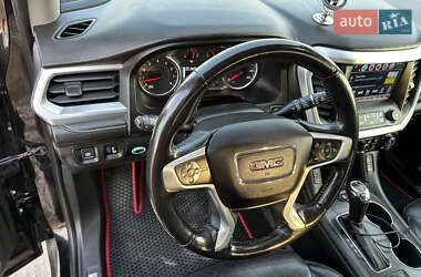 Внедорожник / Кроссовер GMC Acadia 2018 в 