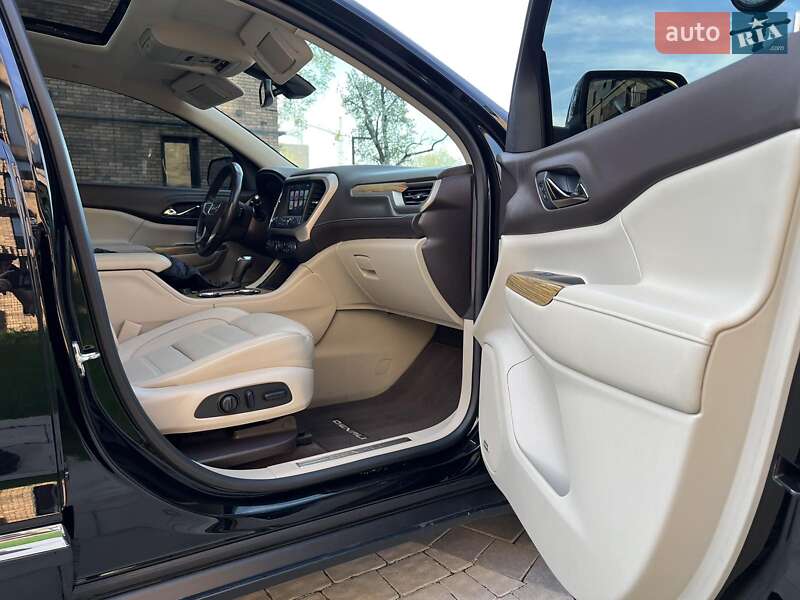 Позашляховик / Кросовер GMC Acadia 2016 в Тернополі
